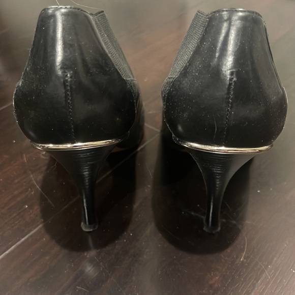 Gently Loved Black Leather Donald J Pliner Heels - Picture 4 of 8